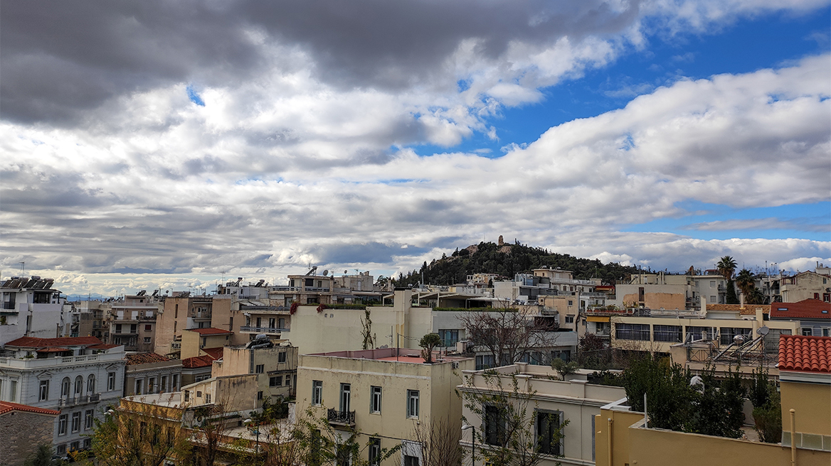 Καιρός: Ηλιοφάνεια με θερμοκρασίες Μαΐου μέχρι και την Κυριακή - Έρχεται νέο «κύμα» σκόνης από εβδομάδα