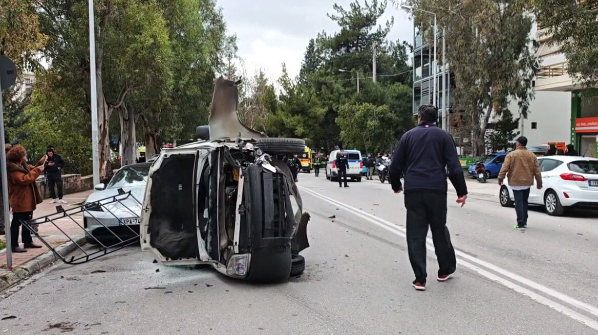 Δυστύχημα με ανατροπή ΙΧ στο  κέντρο του Νέου Ψυχικού -  Ένας νεκρός και πέντε τραυματίες, δείτε βίντεο