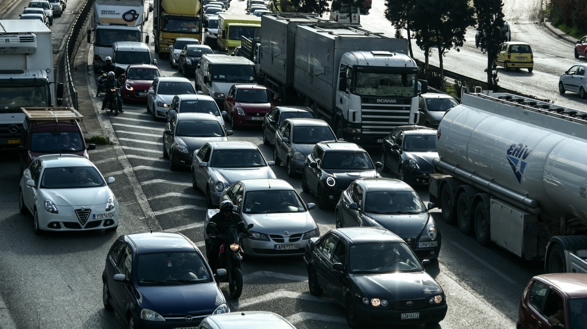Live η κίνηση στους δρόμους: Μποτιλιάρισμα σε Κηφισό, Κηφισίας και Αττική Οδό, πού αλλού υπάρχουν προβλήματα