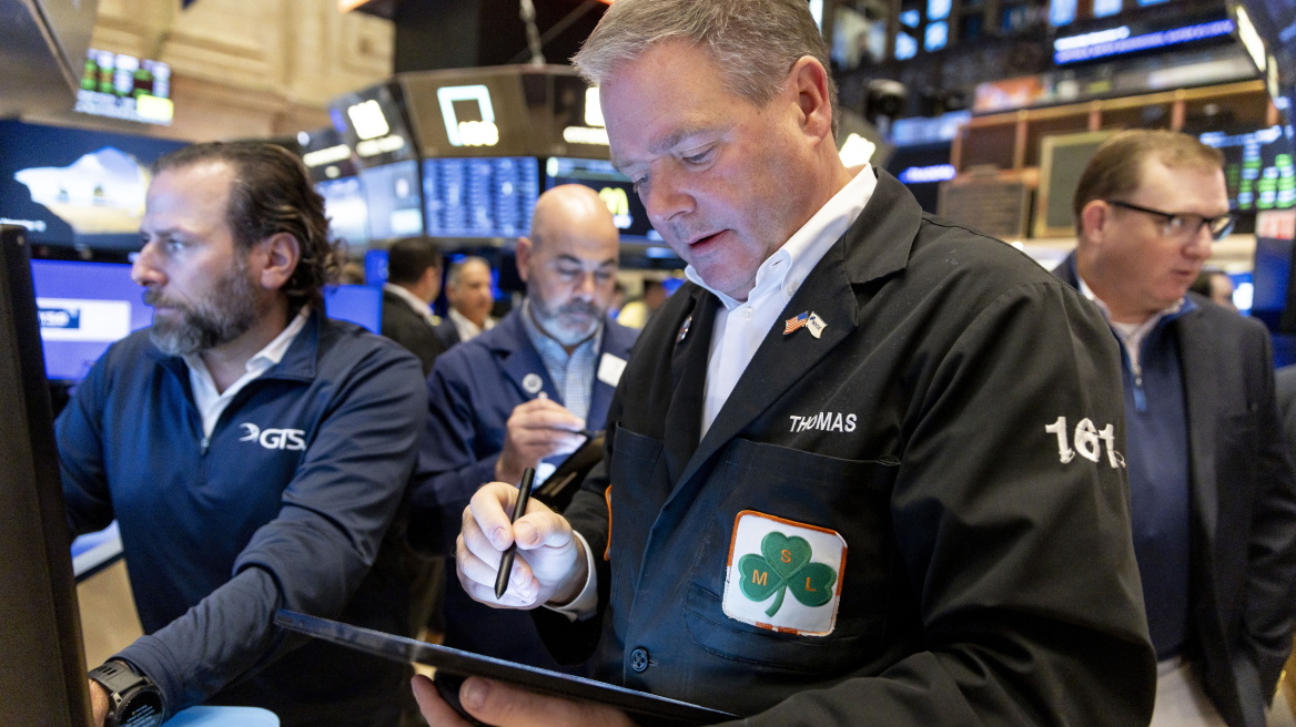 Wall Street: Τετραήμερο ανοδικό σερί για τον S&P 500 - Υπό πίεση οι τεχνολογικές μετοχές